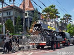 Antisipasi Buruh Kembali Demo di Surabaya, 4.015 Personel Polisi Disiagakan Antisipasi Buruh Kembali Demo di Surabaya, 4.015 Personel Polisi Disiagakan