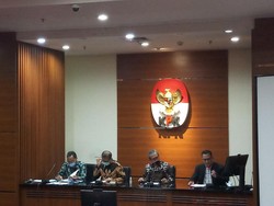 10 Calon Kepala Daerah Terkaya, Intip Deretan Mobil-Motor di Garasinya