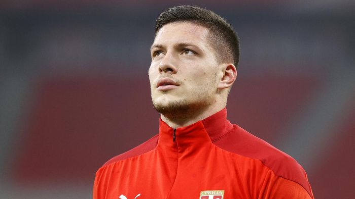 Luka Jovic Timnas Serbia BUDAPEST, HUNGARY - NOVEMBER 15: Luka Jovic of Serbia looks on during his warm up prior to the UEFA Nations League group stage match between Hungary and Serbia at Puskas Arena on November 15, 2020 in Budapest, Hungary. Football Stadiums around Europe remain empty due to the Coronavirus Pandemic as Government social distancing laws prohibit fans inside venues resulting in fixtures being played behind closed doors. (Photo by Laszlo Szirtesi/Getty Images)