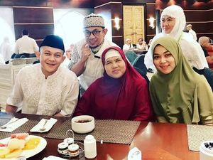 Sederhana Gaya Mamah Dedeh Saat Makan Nasi Kotak dan Buah