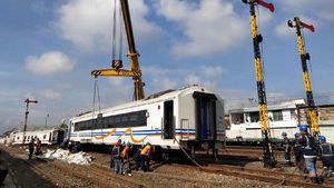 Melihat Evakuasi Gerbong Kereta di Malang yang Anjlok Usai Berjalan Sendiri