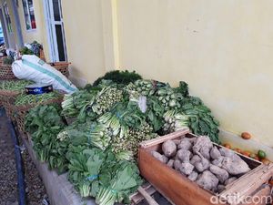 Melihat Stok Logistik Pengungsi Merapi di Boyolali