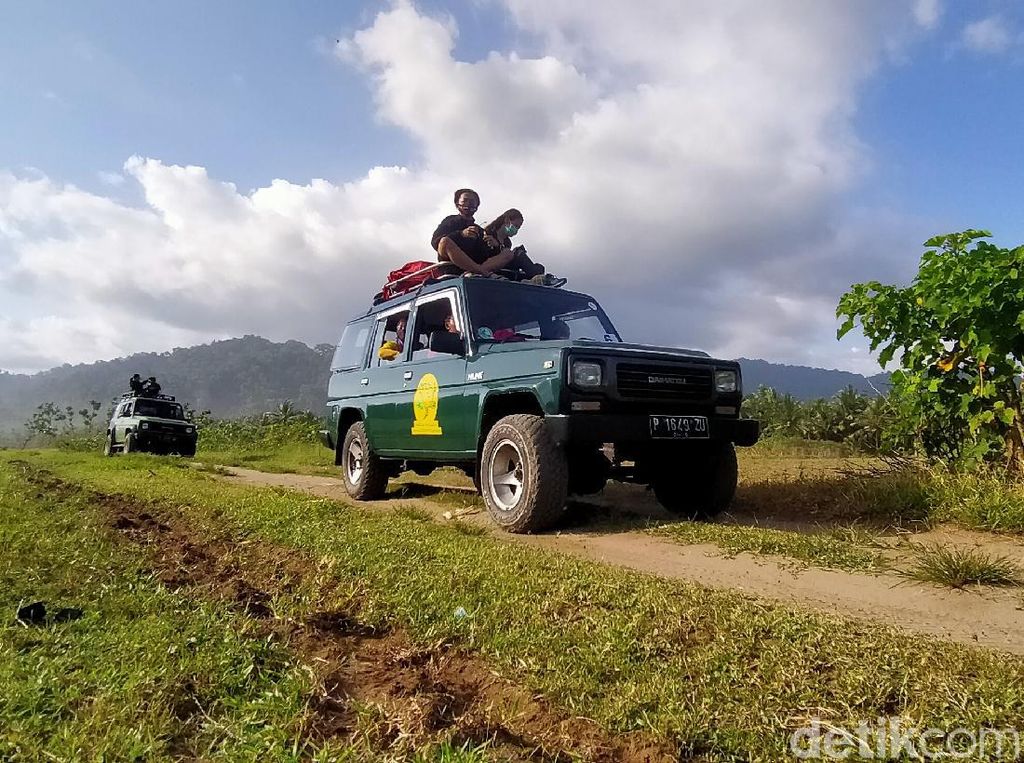 Foto: Eksotisnya Taman Nasional Meru Betiri dan Mobil Jip