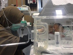 Kondisi Terkini Anak ke-4 Oki Setiana Dewi Dirawat Intensif Usai Lahir