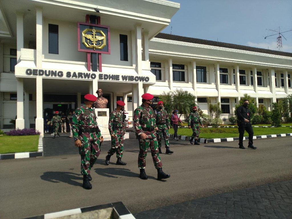 Panglima TNI Sambangi Markas Kopassus, Cek Kesiapan Pasukan Baret Merah Panglima TNI Sambangi Markas Kopassus, Cek Kesiapan Pasukan Baret Merah