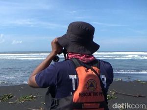 Seorang Pemancing Hilang Terseret Gelombang di Pantai Selatan Lumajang