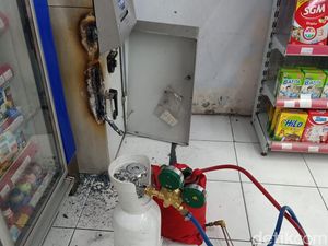 Perampok Satroni Minimarket di Sidoarjo, Pelaku Las Mesin ATM Perampok Satroni Minimarket di Sidoarjo, Pelaku Las Mesin ATM
