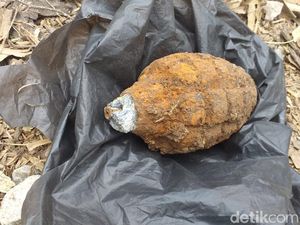 Gali Pondasi Rumah, Warga Jombang Temukan Granat Nanas