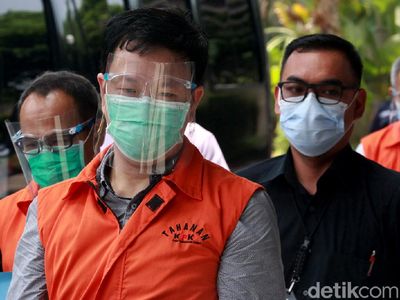 Penyuap Eks Sekretaris MA Nurhadi Nunduk Aja