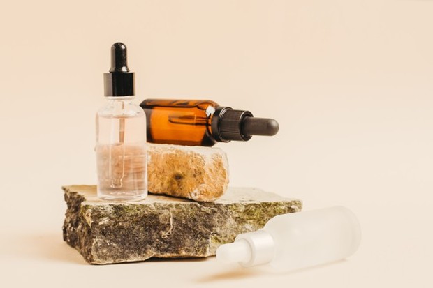 Retinol dengan Niacinamide/Foto : freepik.com Retinol dan Niacinamide