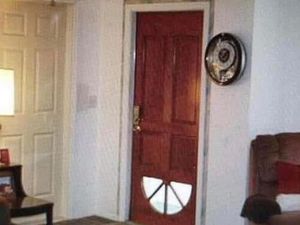 8 Foto Interior Rumah Super Aneh, Bikin yang Lihat Mengerutkan Dahi 8 Foto Interior Rumah Super Aneh, Bikin yang Lihat Mengerutkan Dahi