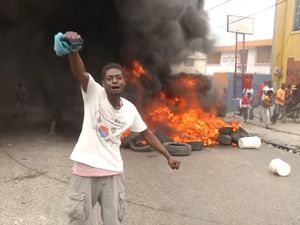 Rusuh! Massa Tuntut Presiden Haiti Mundur