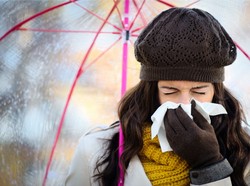 Bantu Cegah Sakit di Musim Hujan dengan 5 Nutrisi Penting Ini