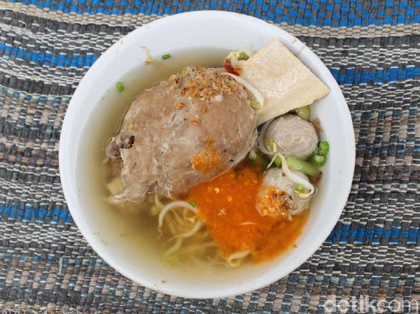 Sensasi Seru Makan Bakso Sambil Piknik di Bawah Pohon Teduh