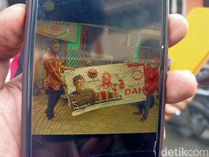 Spanduk Paslon Yena-Atep Dicoret Tulisan PKI Oleh Orang Tak Dikenal Spanduk Paslon Yena-Atep Dicoret Tulisan PKI Oleh Orang Tak Dikenal