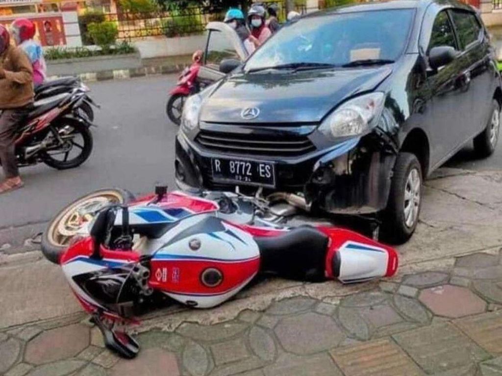 5 Fakta di Balik Viral Pengemudi Ayla Seruduk CBR1000RR SP 5 Fakta di Balik Viral Pengemudi Ayla Seruduk CBR1000RR SP