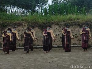 Pesona Tari Tor Tor di Desa Huta Tinggi