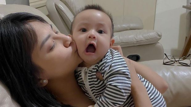 Tidur Tanpa Vanessa Angel, Mata Gala Sky Sedikit Sembab
