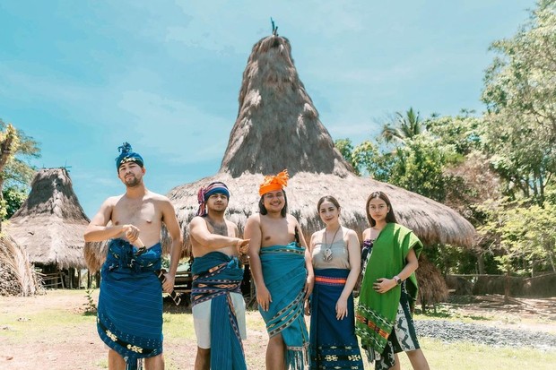 Adu Gaya Keanu Agl Vs Fadil Jaidi/sumber: instagram.com/fadiljaidi/ Potret gaya liburan ala Keanu dan Fadil.