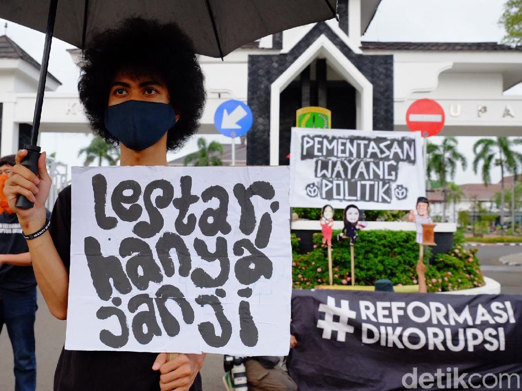 Aktivis Minta Isu Lingkungan Dibahas Saat Debat Pilkada Karawang Aktivis Minta Isu Lingkungan Dibahas Saat Debat Pilkada Karawang