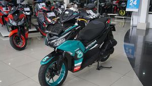 Potret Yamaha Aerox 155 Connected Berbaju Tim Petronas Sprinta