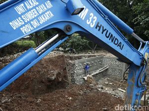 Antisipasi Banjir, Saluran Air Underpass Cawang Diperlebar