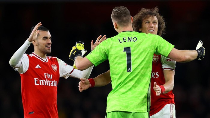LONDON, ENGLAND - FEBRUARY 23: Dani Ceballos, David Luiz and Bernd Leno of Arsenal celebrate victory  during the Premier League match between Arsenal FC and Everton FC at Emirates Stadium on February 23, 2020 in London, United Kingdom. (Photo by Julian Finney/Getty Images)