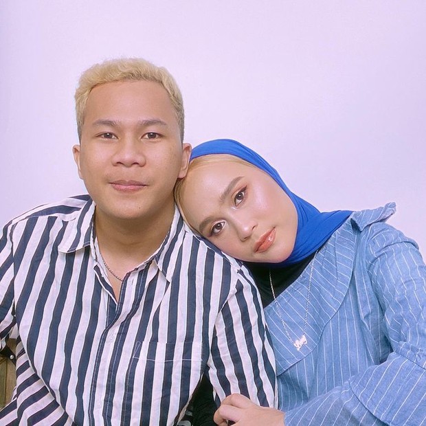 Ashilla Sikado dan pacar pasang pose senderan romantis buat baper/instagram.com/ashillasikado