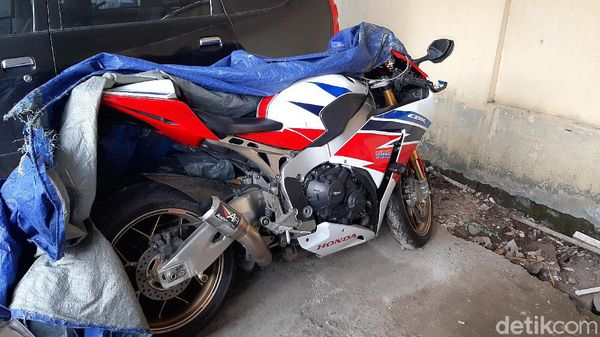 Potret CBR1000RR SP yang Diseruduk Pengemudi Ayla