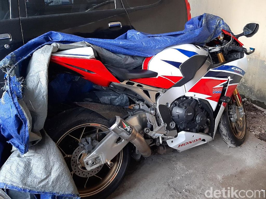 Terungkap! Begini Hasil Mediasi Pemotor CBR1000RR SP dan Sopir Ayla Terungkap! Begini Hasil Mediasi Pemotor CBR1000RR SP dan Sopir Ayla