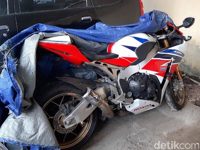 Potret CBR1000RR SP yang Diseruduk Pengemudi Ayla