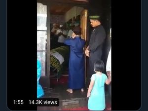 Haru! Bocah Adzani Jenazah Ibu Tanpa Menangis