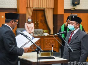 DPRD Banyuwangi Lantik Anggota Dewan Pengganti Cawabup Sugirah DPRD Banyuwangi Lantik Anggota Dewan Pengganti Cawabup Sugirah