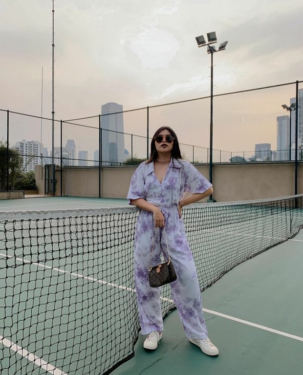 inspirasi fashion all about lilac ala influencer Neva Indriany