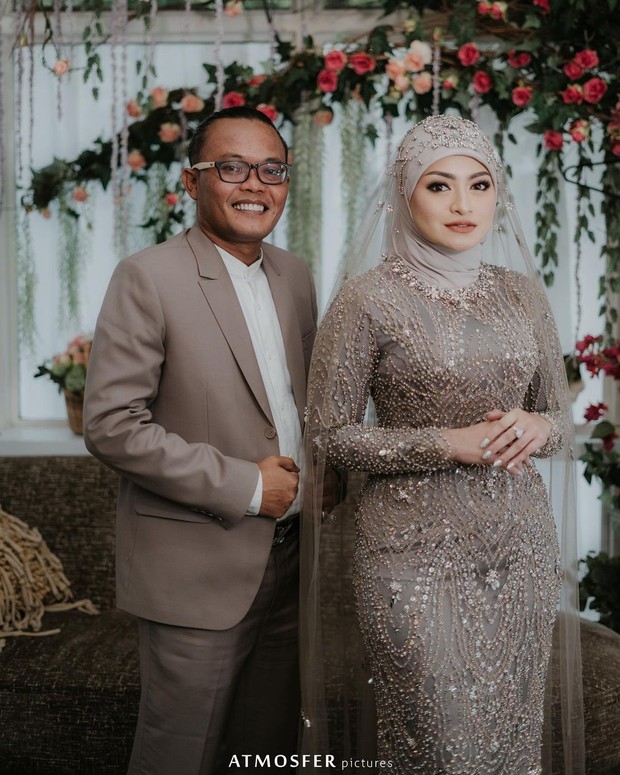 Gaya Hijab Nathalie Holscher Di Hari Pernikahan Dinyinyirin Netizen