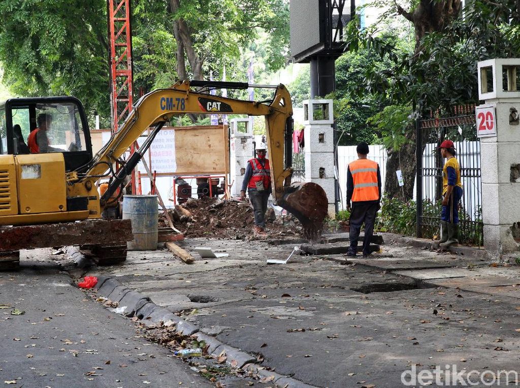Intip Proyek Penataan PKL Higienis di Jalan Raden Patah Intip Proyek Penataan PKL Higienis di Jalan Raden Patah
