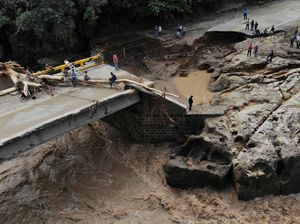 Jembatan Hancur Terdampak Badai Iota di Honduras Jembatan Hancur Terdampak Badai Iota di Honduras