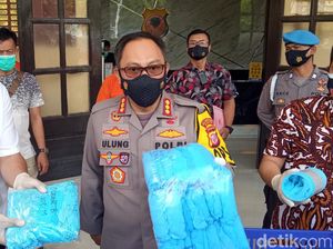 Waspada! Sarung Tangan Medis Bekas di Bandung Dibuat Seolah-olah Baru