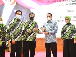 Ketua MPR Minta PPAT Bantu Permudah Pengurusan Akta Tanah