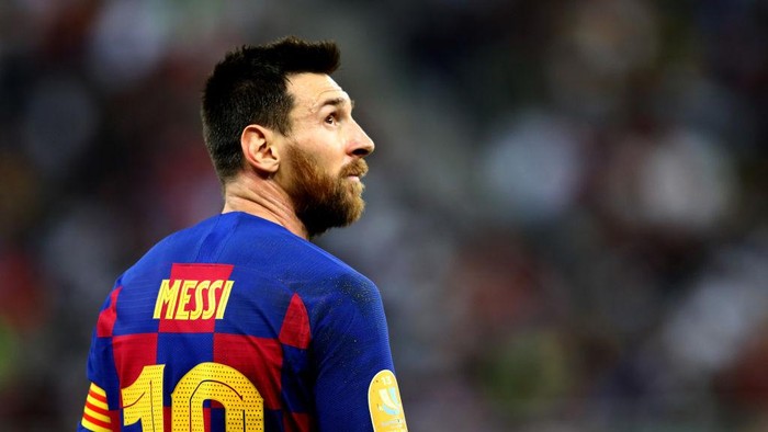 JEDDAH, SAUDI ARABIA - JANUARY 09:  Lionel Messi of Barcelona looks on during the Supercopa de Espana Semi-Final match between FC Barcelona and Club Atletico de Madrid at King Abdullah Sports City on January 09, 2020 in Jeddah, Saudi Arabia. (Photo by Francois Nel/Getty Images)