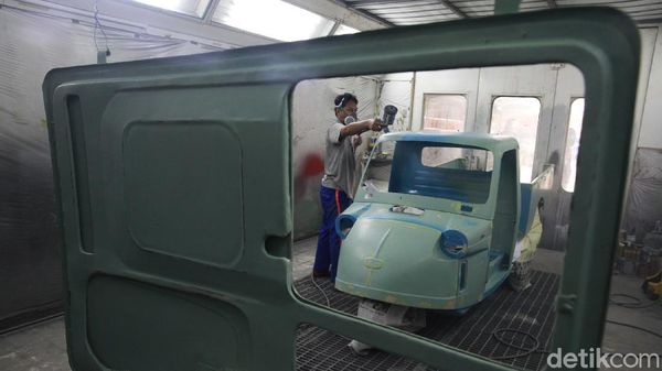 Melihat Restorasi Bemo, Kendaraan Jadul yang Melegenda