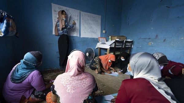 Memberantas Buta Aksara di Kalangan Imigran Wanita
