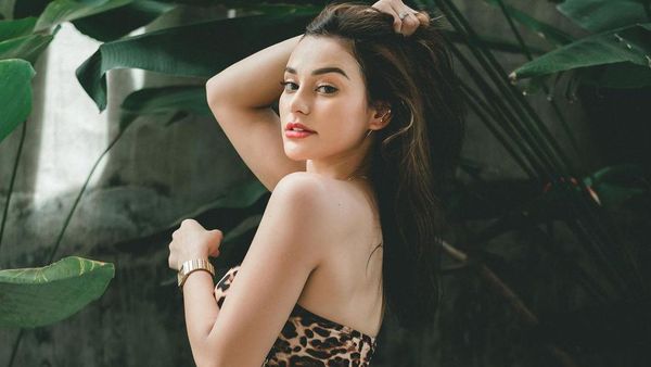 10 Penampilan Nora Alexandra, Istri Jerinx yang Dapat Ancaman Pembunuhan