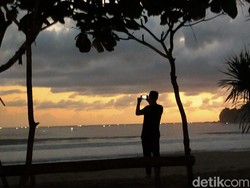 Menikmati Malam nan Syahdu di Pantai Rajegwesi Banyuwangi