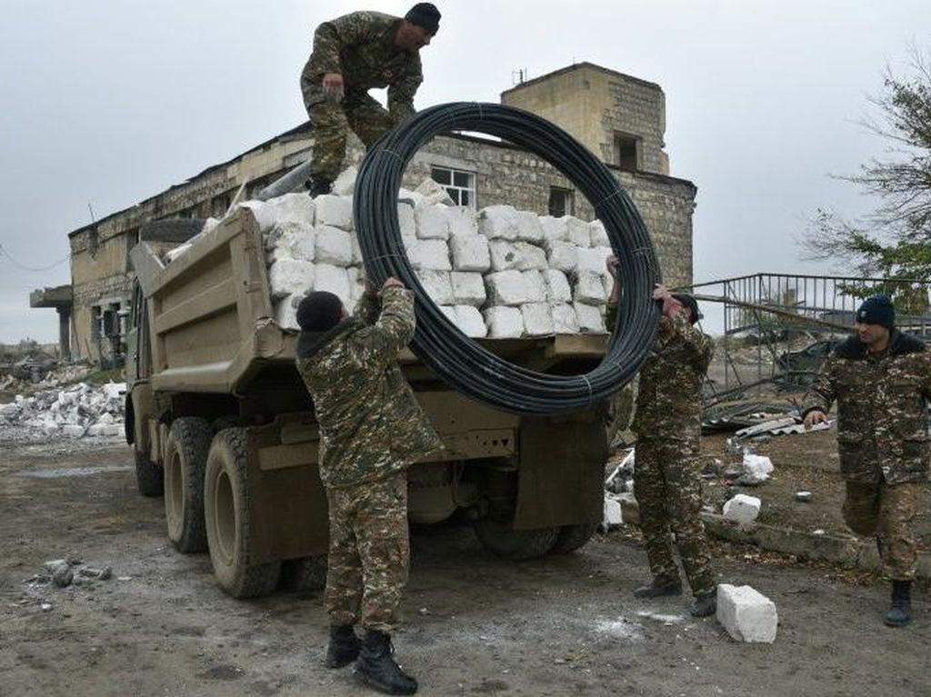 Pasukan Azerbaijan Masuki Distrik yang Baru Diserahkan Armenia Pasukan Azerbaijan Masuki Distrik yang Baru Diserahkan Armenia