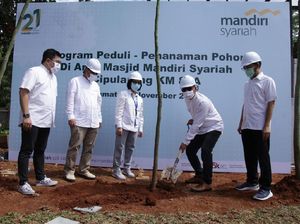 Penanaman Pohon di Area Masjid Ruas Tol Cipularang