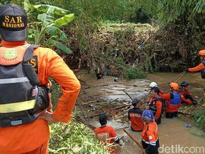 Pencarian 2 Pemotor yang Terseret Arus Banjir di Kendal
