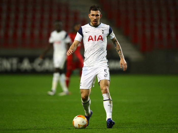 ANTWERPEN, BELGIUM - OCTOBER 29: Pierre-Emile Hojbjerg of Tottenham Hotspur Football Club in action during the UEFA Europa League Group J stage match between Royal Antwerp and Tottenham Hotspur at Bosuilstadion on October 29, 2020 in Antwerpen, Belgium. (Photo by Dean Mouhtaropoulos/Getty Images)