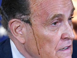 Pengacara Donald Trump Diolok-olok karena Cat Rambut Luntur Saat Daring