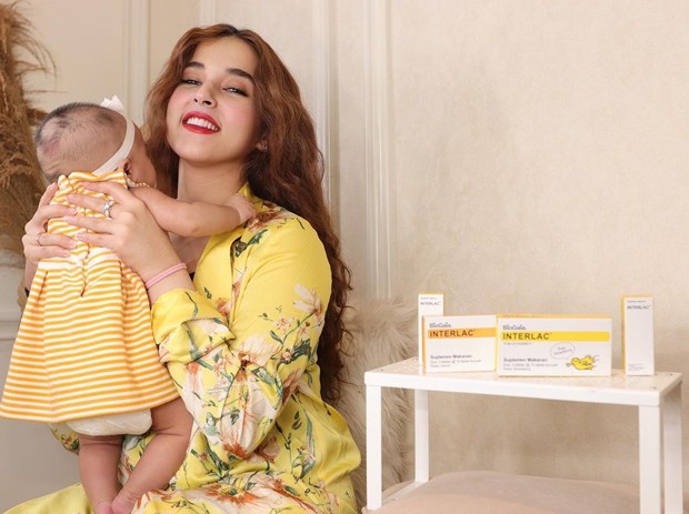 Tasya Farasya/instagram.com/tasyafarasya/ Tasya Farasya kompak pakai outfit warna kuning/instagram.com/tasyafarasya/